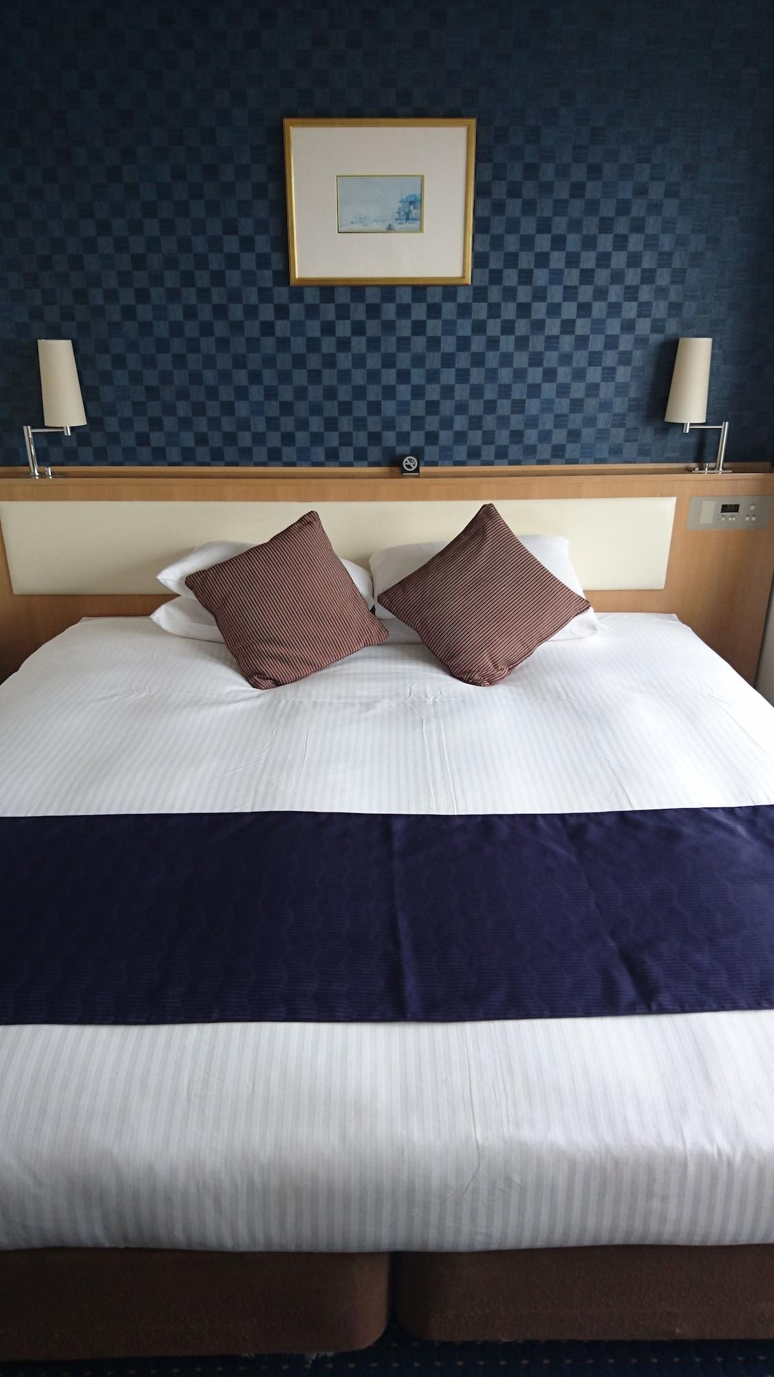 Ana Holiday Inn Tokyo Bay By Ihg Exteriör bild