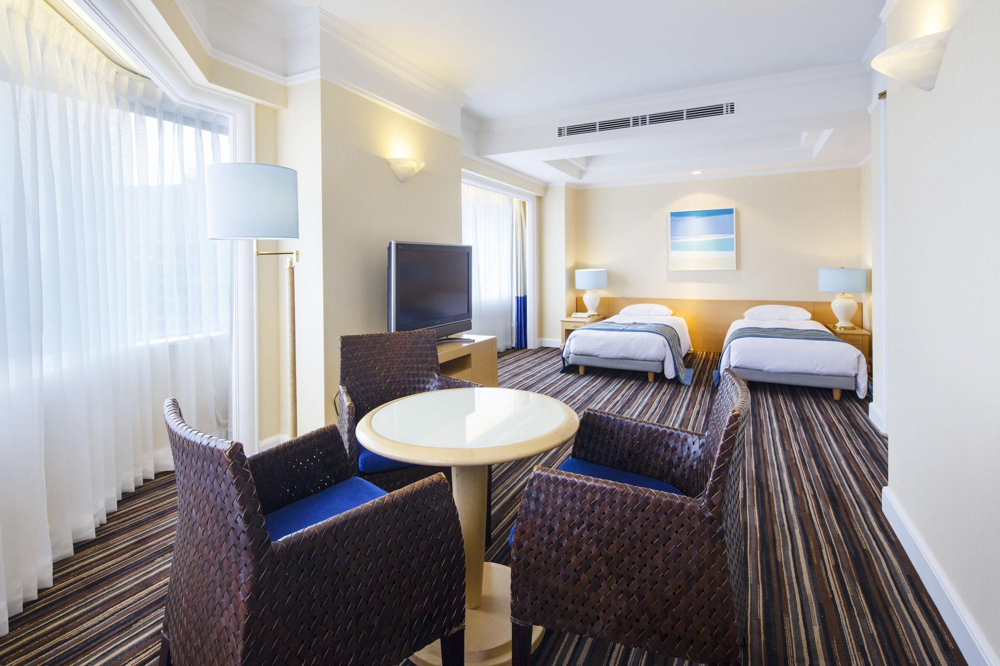 Ana Holiday Inn Tokyo Bay By Ihg Exteriör bild